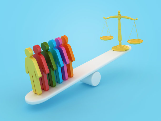 跷跷板上的法定体重秤和象形人物图片下载