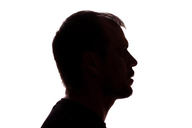 自信的年轻人商业剪影显示大拇指向上-背景孤立图片下载