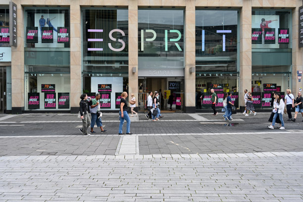 位于杜塞尔多夫Schadowstraße大街的Esprit商店。图片下载