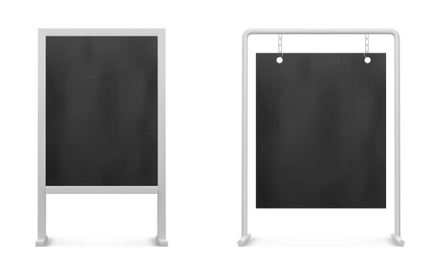 路面菜单黑色粉笔招牌模型。图片下载