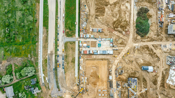 建筑工地，为建筑工程做准备。新街区城市开发投资项目。航拍照片。图片下载