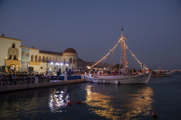 卡里姆诺斯传统的海绵节图片下载