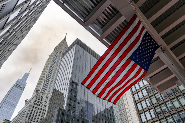 克莱斯勒大厦附近的建筑物图片下载