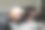 男理发师在洗头图片下载