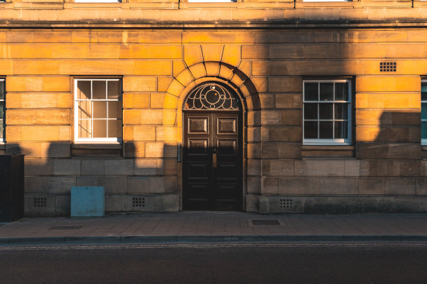 英国牛津市中心宏伟的历史建筑图片下载