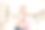 照片中可爱的小学生拿着书包书本穿着校服客厅公寓室内图片下载