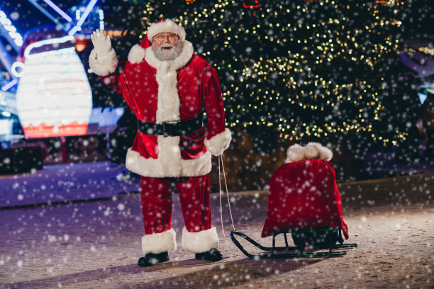 照片正面的老人爷爷手挥手你好- ho-ho-ho祝贺节日携带礼物魔术城好心情奇迹外面图片下载