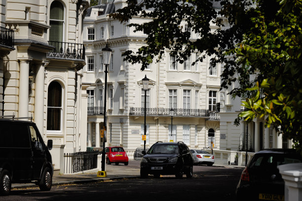 Ladbroke Estate大排屋:英国伦敦西部诺丁山肯辛顿公园花园街的詹姆士一世风格的乡村梁式檐口图片下载
