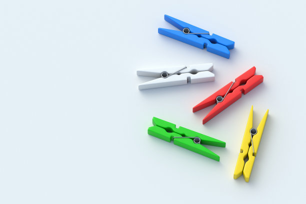 灰色背景上散落的衣架。复古的衣夹。副本的空间。三维渲染图片下载