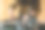 化妆师挑选化妆品的特写图片下载