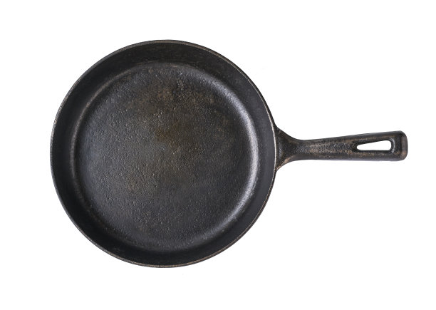 铸铁锅隔离在白色背景与剪辑路径。前视图。图片下载