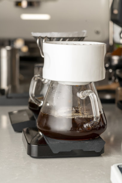 冲泡日式冷咖啡和冰咖啡图片下载