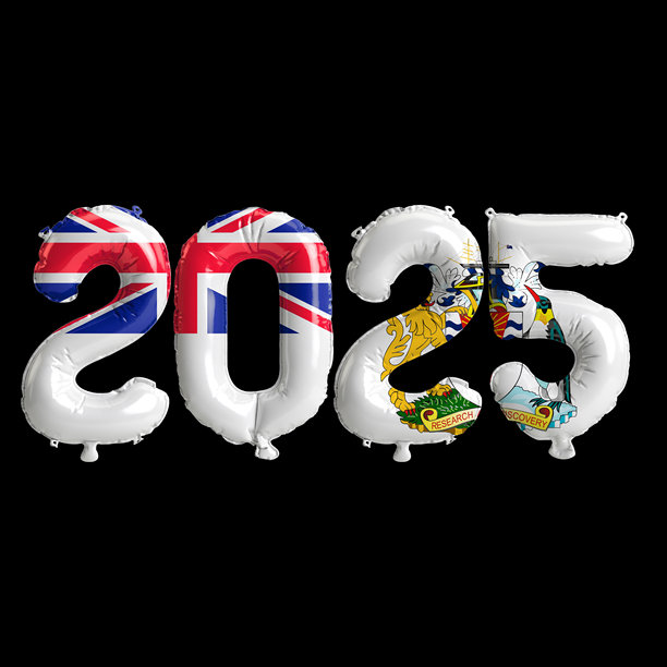 英国南极领地旗帜颜色的2025年新年气球3D插图，孤立在黑色背景上图片下载