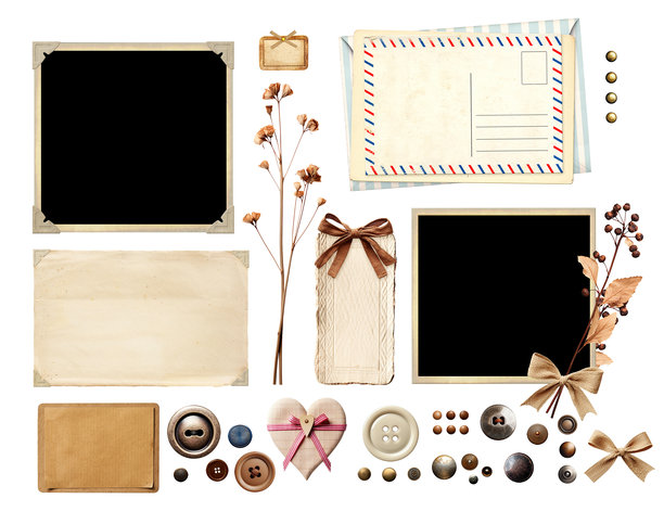 收集复古元素的剪贴簿。怀旧的一套复古照片，亚麻蝴蝶结，干压花，纽扣，明信片，信封，纸标签。模型模板。隔离在白色背景上图片下载