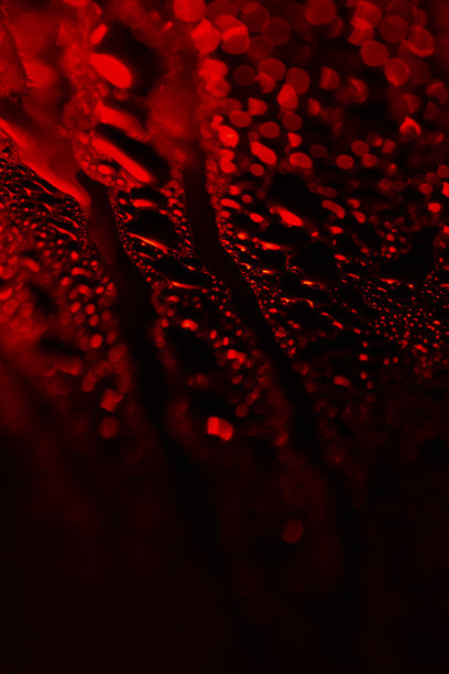 极端的近距离照片的水滴创造一个喜怒无常的抽象纹理。背景，纹理，充满活力，令人毛骨悚然，共鸣。图片下载