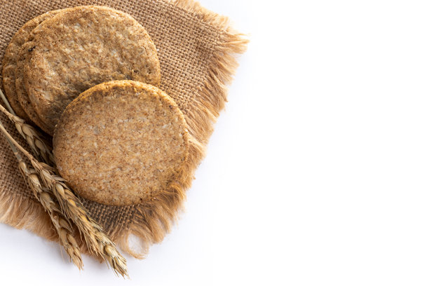 健康的燕麦饼干被隔离在白色背景上图片下载