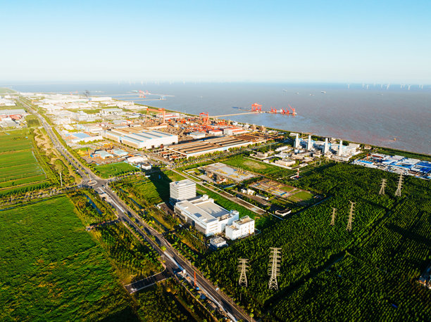临港新城新产业园鸟瞰图，临海。图片下载