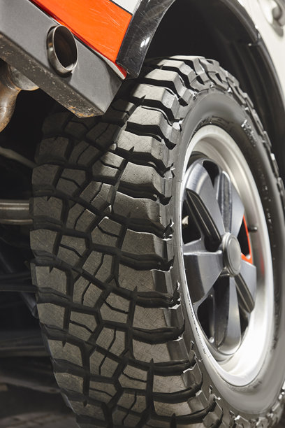 所有地形汽车车轮细节。越野驾驶。运输图片下载