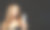 在黑色背景的工作室里，一个开朗的女人拿着直发器。护发、保健及年轻女模特用直发棒进行美发、造型及护发图片下载