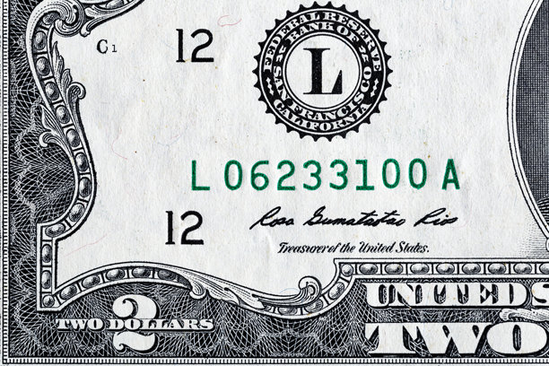 纸币的复古元素。仿制品。两美元纸币的残片作设计用途。美利坚合众国图片下载