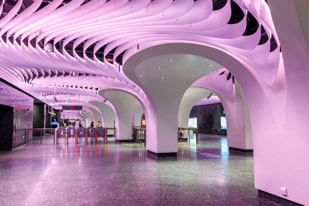 上海地铁在公共交通地下车站豫园中的现代建筑图片下载