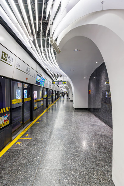 上海地铁在公共交通地下车站豫园中的现代建筑图片下载