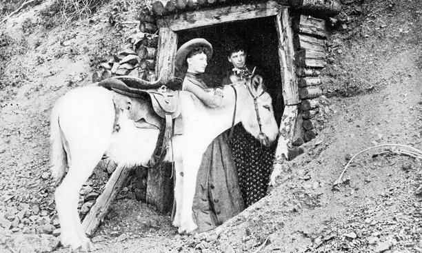 古董照片:女人和驴，科罗拉多，乔治敦山口图片下载