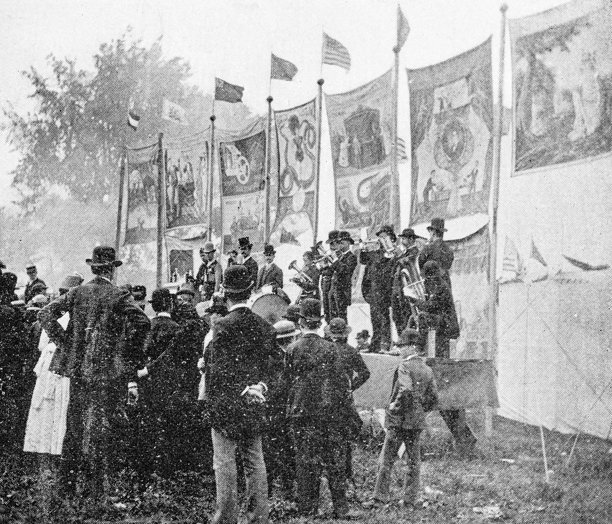 古色古香的照片:集市上的人们图片下载