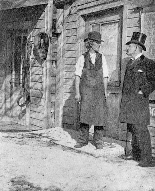 古董照片:集市上的人们图片下载