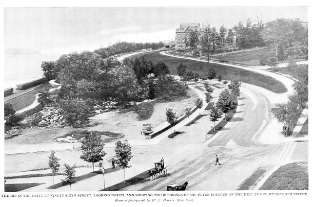 美国纽约州纽约市曼哈顿第100街，Peter Doelger所拥有的河滨公园住宅图片下载