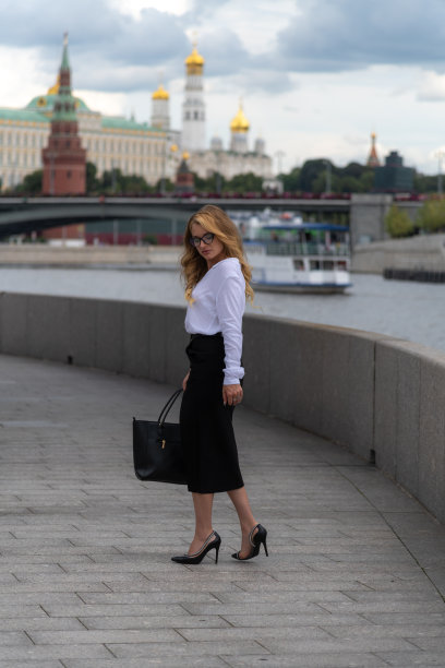 莫斯科街头的女商人图片下载