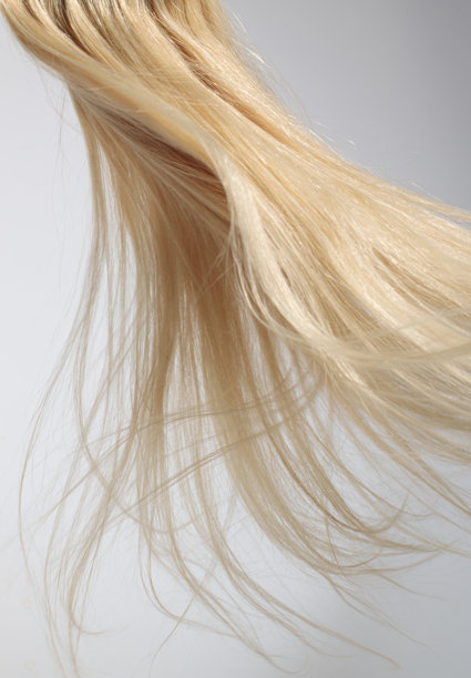 金色的头发在风中飘动图片下载