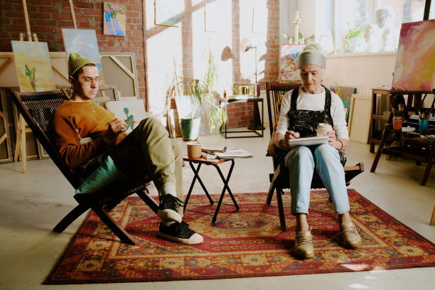 美术课上的男人和女人图片下载