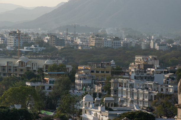 在拉贾斯坦邦的一个晚上拍摄的乌代普尔市的照片图片下载