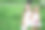 两个可爱的小女孩在花园里笑着摘篮子里的苹果。水果。图片下载