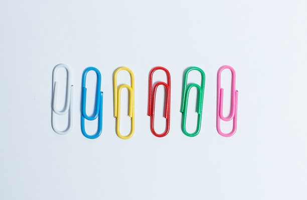 文具发夹，白色背景的回形针图片下载