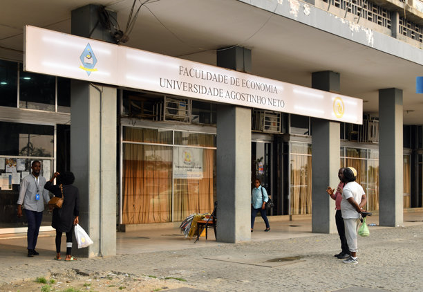 安哥拉罗安达海滨大道，Agostinho Neto大学经济学院图片下载