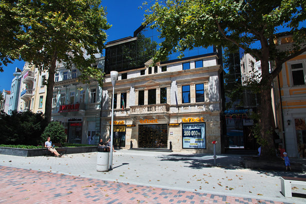 保加利亚黑海沿岸瓦尔纳的老式房子图片下载