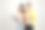 愤怒的印尼亚洲夫妇拿着笔记本电脑的肖像图片下载
