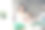 照片中可爱可爱的小男孩小学生穿着白衬衫在家里室内室内学习图片下载