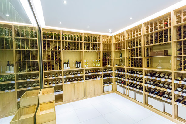 红酒陈列室图片下载