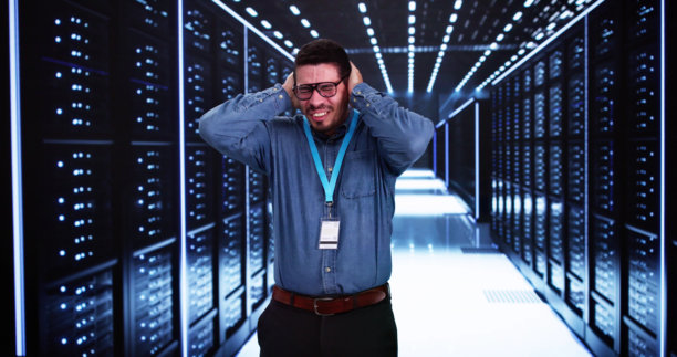 工程师饱受噪音之苦图片下载