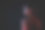 照片中快乐漂亮的女士穿着优雅的礼服享受着夜生活，空旷的空间孤立的黑色背景图片下载