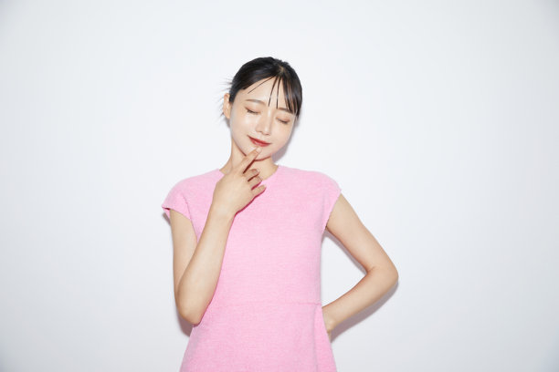 一个年轻的亚洲女人的时髦化妆肖像图片下载