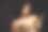 照片中的女士女孩看起来穿着金色闪闪发光的裙子，孤立的深色背景图片下载
