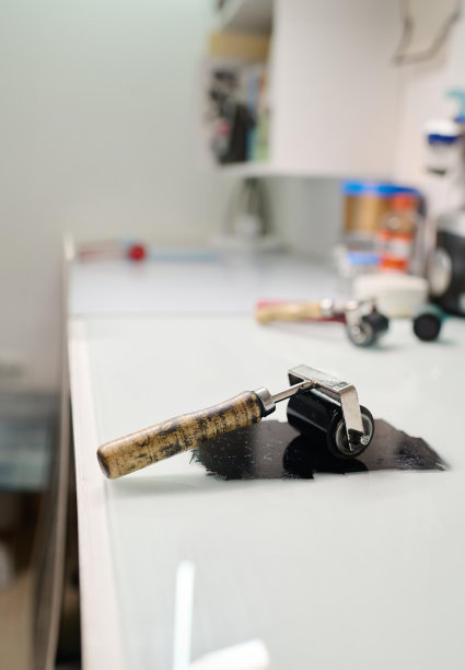 带有手工工具的工匠工作台图片下载