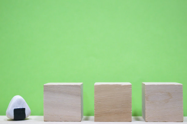 简单的字符材料(3个字符)和饭团图片下载