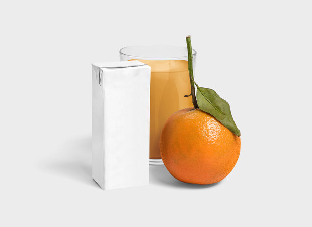 纸板箱与橙色水果在一个白色的背景，模拟，三维插图，三维渲染图片下载