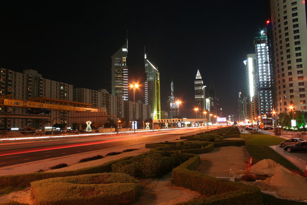 迪拜，谢赫扎耶德路上的阿联酋大厦图片下载