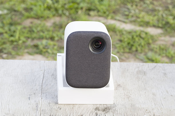 用于家庭和户外的视频投影仪。图片下载